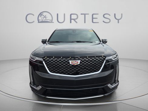 Used 2023 Cadillac XT6 Premium Luxury FWD image 2