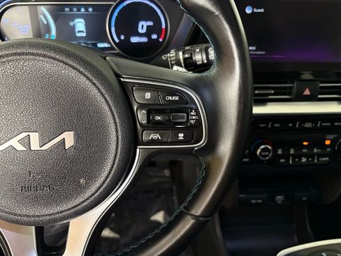 Used 2022 Kia Niro EX Premium image 22