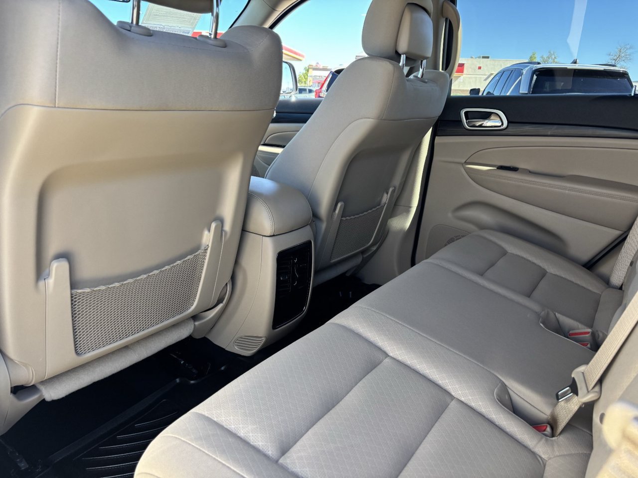 Used 2021 Jeep Grand Cherokee Laredo AWD/4WD image 15