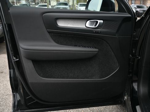 Used 2025 Volvo XC40 B5 Core image 23