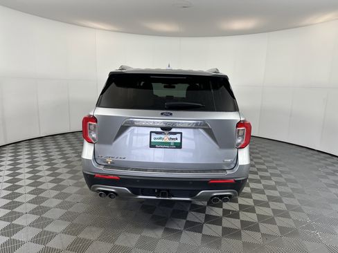 Used 2020 Ford Explorer Platinum w/ Premium Technology Package image 9