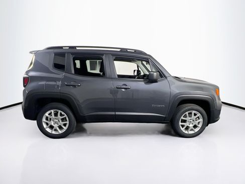 Used 2022 Jeep Renegade Latitude AWD/4WD image 4