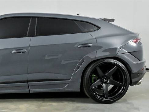 Used 2024 Lamborghini Urus Performante AWD/4WD image 8