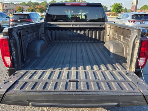 Used 2022 GMC Sierra 1500 SLE w/ X31 Off-Road Package AWD/4WD image 12