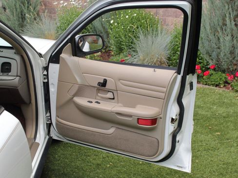 Used 1999 Ford Crown Victoria LX RWD image 44
