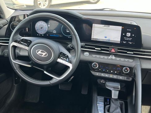 Used 2025 Hyundai Elantra Limited image 19