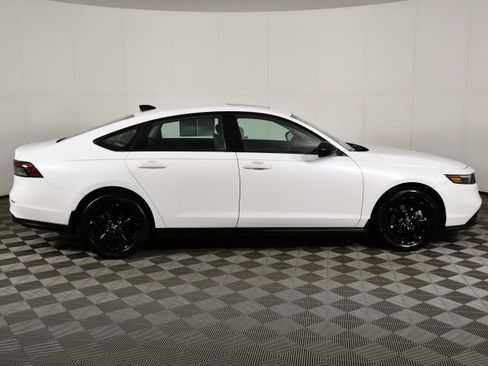 Certified 2025 Honda Accord SE image 5