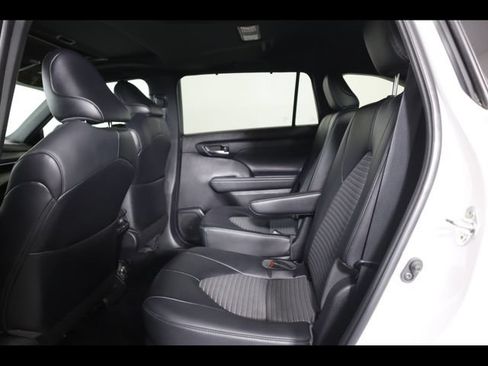 Used 2022 Toyota Highlander XSE AWD/4WD image 43