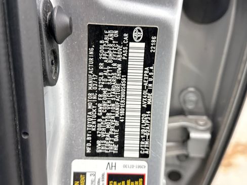 Used 2017 Toyota Avalon Limited w/ All Weather Liner Package FWD image 11