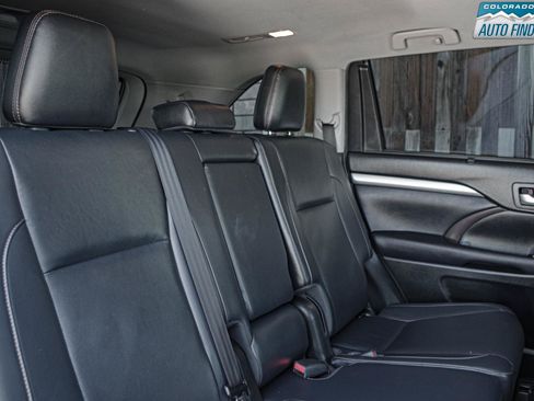 Used 2019 Toyota Highlander XLE AWD/4WD image 23