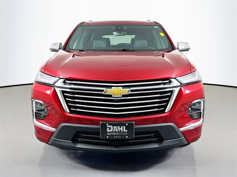 Used 2023 Chevrolet Traverse Premier image 2