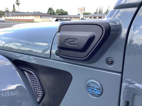 Used 2025 Jeep Wrangler Unlimited Sahara AWD/4WD image 24