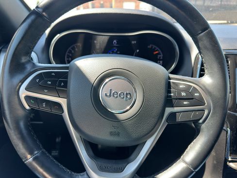 Used 2022 Jeep Grand Cherokee Limited image 18
