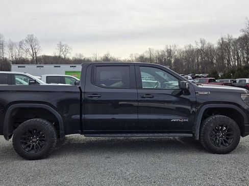 Used 2022 GMC Sierra 1500 AT4X image 2
