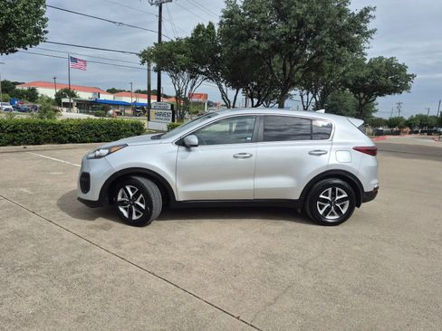 Used 2020 Kia Sportage LX FWD image 2