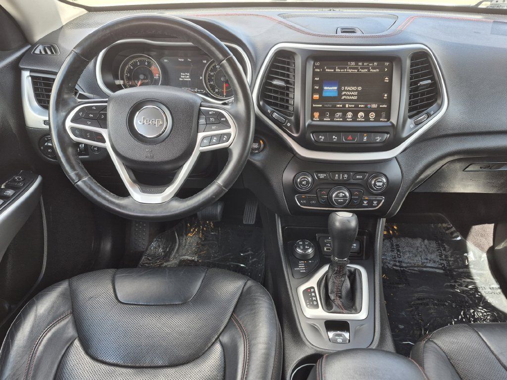 Used 2017 Jeep Cherokee Trailhawk AWD/4WD image 10
