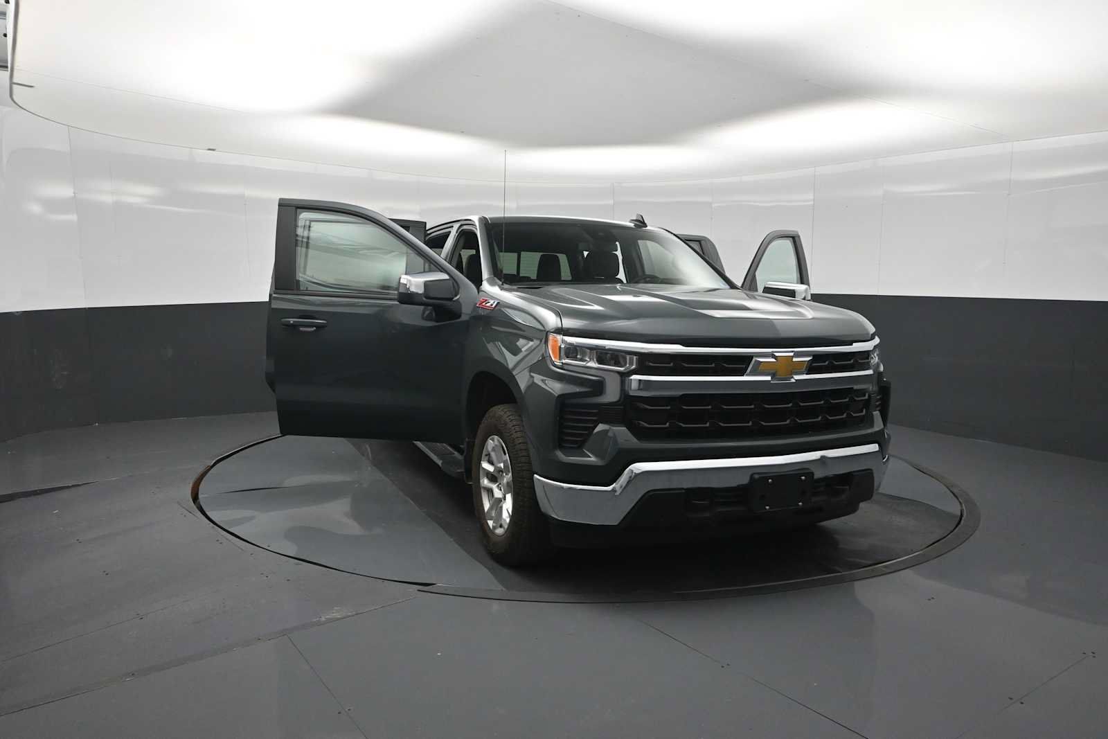 Used 2025 Chevrolet Silverado 1500 LT w/ Z71 Off-Road Package AWD/4WD image 44
