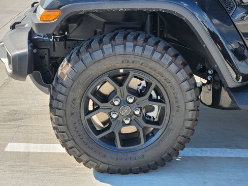 New 2026 Jeep Gladiator Sport AWD/4WD image 11