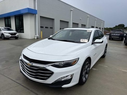 Used 2024 Chevrolet Malibu LT FWD image 3