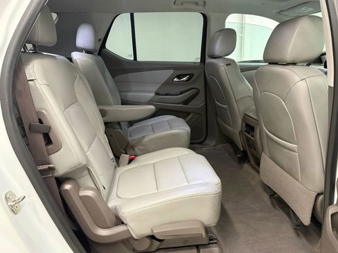 Used 2020 Chevrolet Traverse LT w/ LT Premium Package image 24