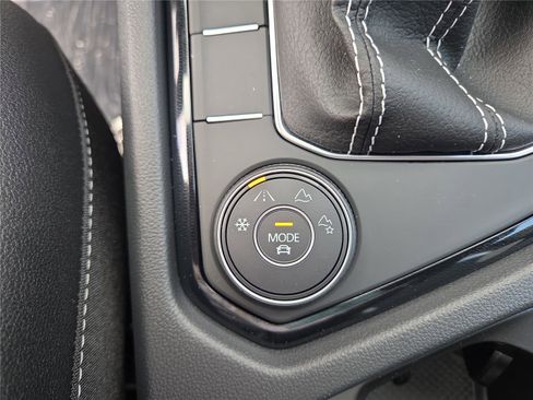 New 2025 Volkswagen Taos SEL image 23