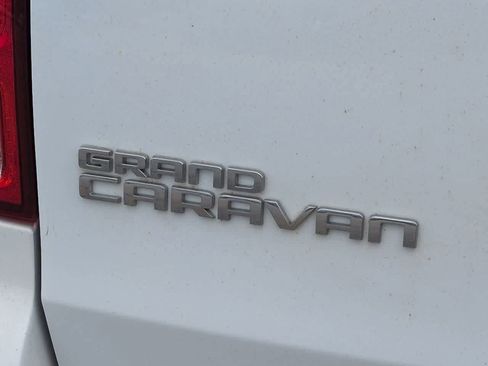 Used 2019 Dodge Grand Caravan SE FWD image 12