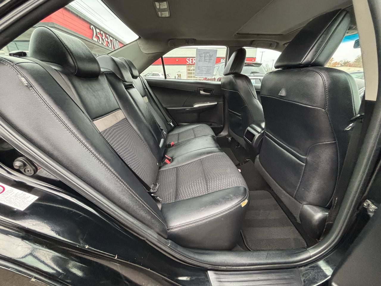Used 2014 Toyota Camry SE FWD image 12