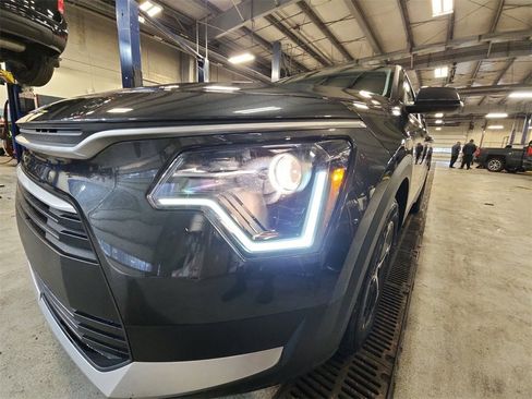 Used 2023 Kia Niro LX image 29