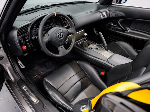 Used 2004 Honda S2000 image 9