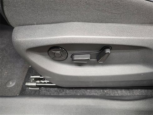 New 2026 Volkswagen Tiguan SE image 28