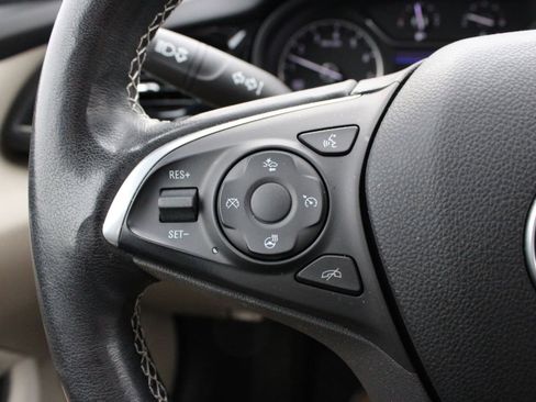 Used 2019 Buick Regal Essence w/ Driver Confidence Package I image 18