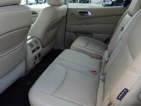 Used 2018 Nissan Pathfinder Platinum image 15