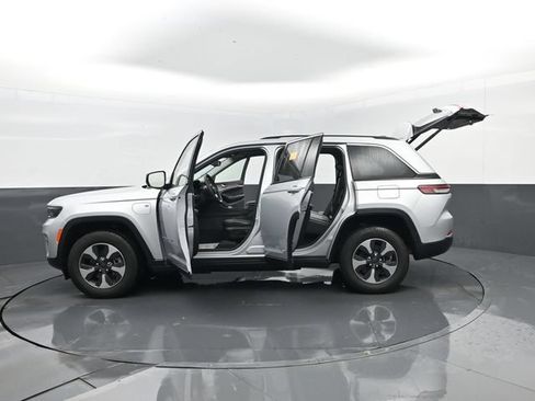 Used 2023 Jeep Grand Cherokee 4WD 4xe image 33