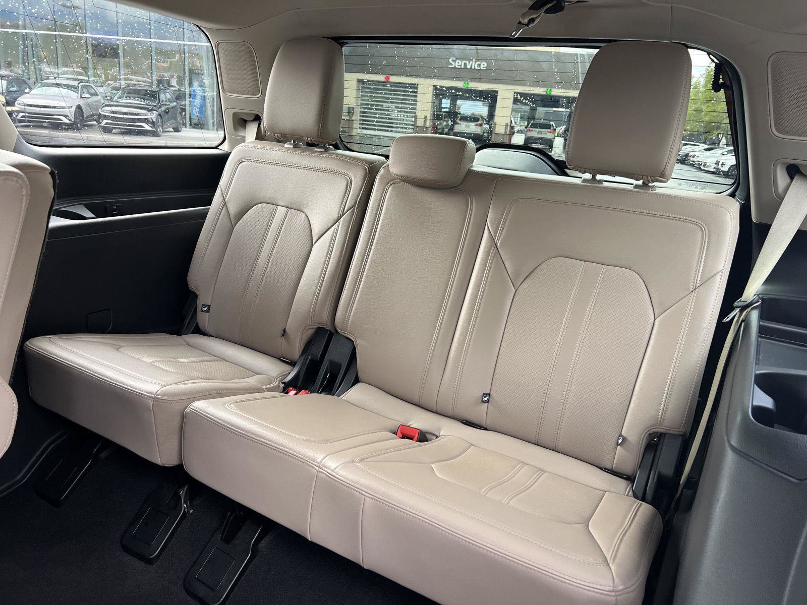 Used 2024 Ford Expedition Limited AWD/4WD image 27