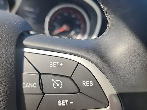 Used 2017 Dodge Charger SXT image 15