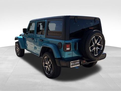Used 2024 Jeep Wrangler Unlimited AWD/4WD image 10