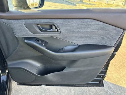 Used 2023 Nissan Rogue S image 17