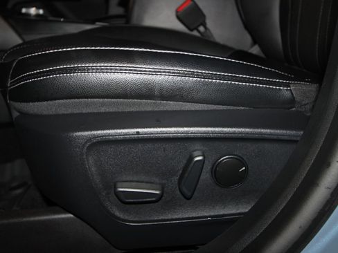 Used 2025 Ford Escape Platinum w/ Premium Technology Package image 7