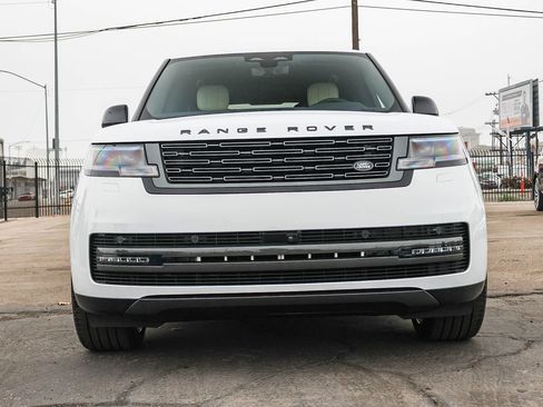 New 2025 Land Rover Range Rover SE image 2