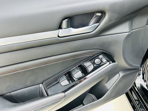 Used 2023 Nissan Altima 2.5 SR w/ SR Premium Package image 10