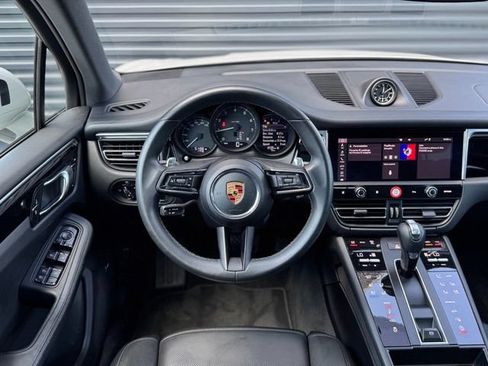 Certified 2022 Porsche Macan AWD/4WD image 19