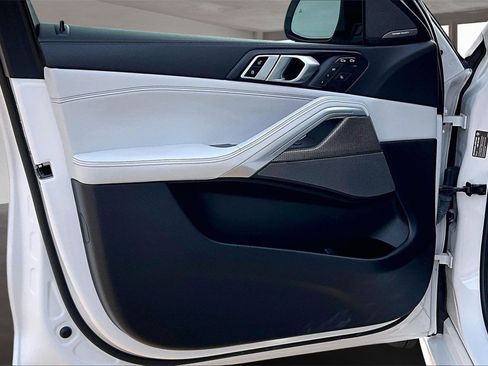 Used 2023 BMW X6 xDrive40i w/ M Sport Package image 18