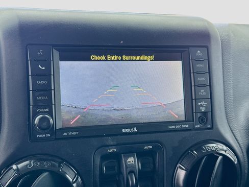 Used 2017 Jeep Wrangler Unlimited Sahara AWD/4WD image 10