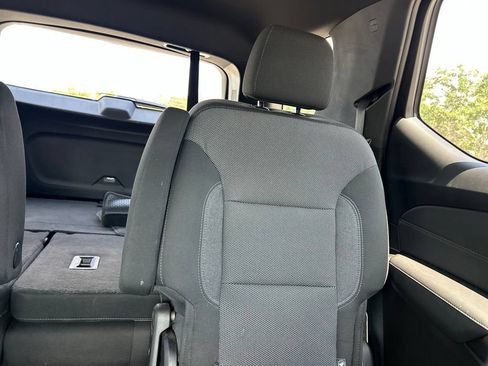 Used 2023 Chevrolet Traverse LT FWD image 15