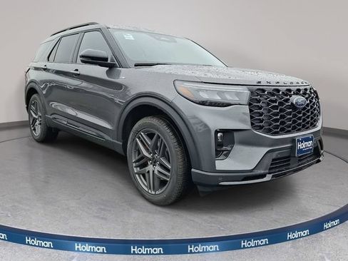 Used 2026 Ford Explorer ST-Line w/ ST-Line Street Pack AWD/4WD image 2