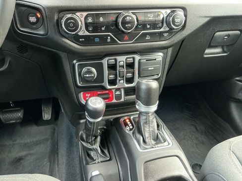 Used 2024 Jeep Wrangler Unlimited AWD/4WD image 12