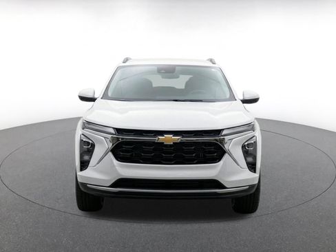 Used 2025 Chevrolet Trax LT w/ LT Convenience Package FWD image 2