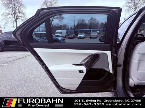 Used 2023 BMW 740i RWD image 11