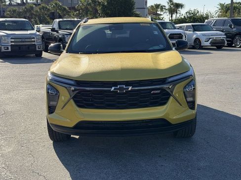Used 2024 Chevrolet Trax RS FWD image 3
