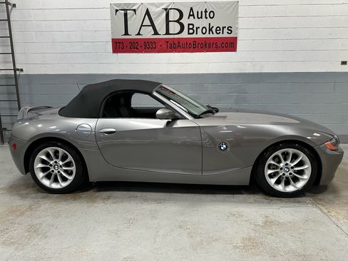 Used 2003 BMW Z4 2.5i image 9